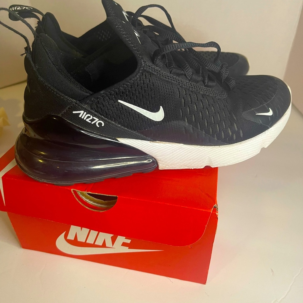 Women’s Nike AirMax 270